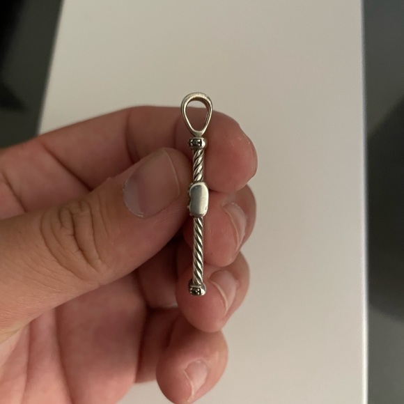 DAVID YURMAN CHEVRON CROSS PENDANT WITH PAVÉ BLACK DIAMONDS - Picture 5 of 6